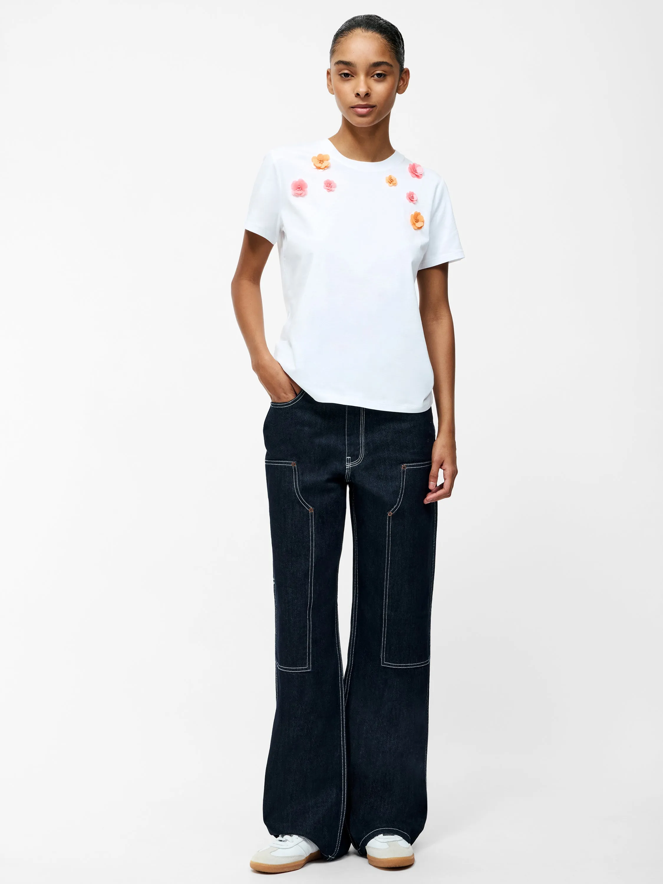 3D Floral Motif Short Sleeve T-Shirt