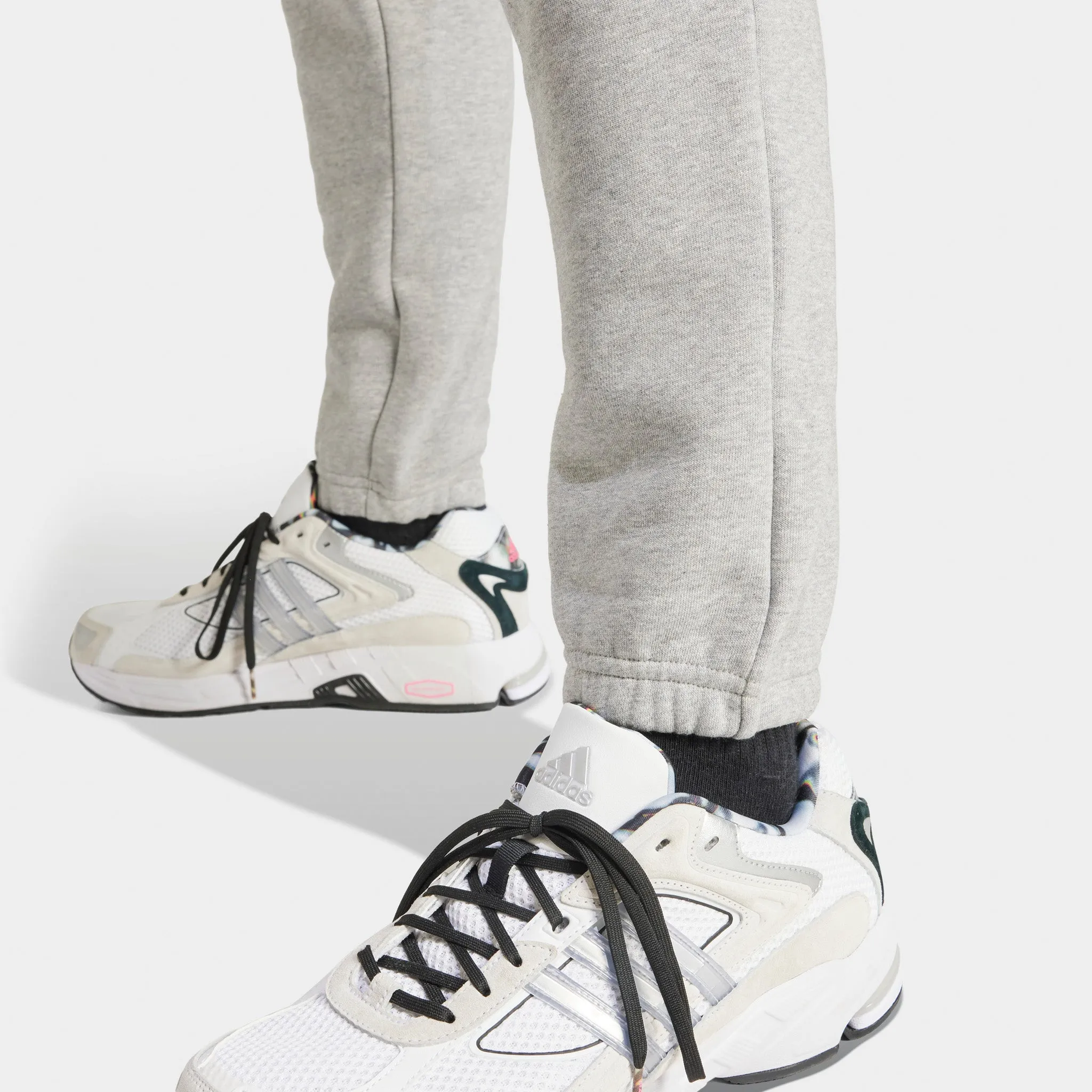 adidas Essentials Sweatpants / Medium Grey Heather