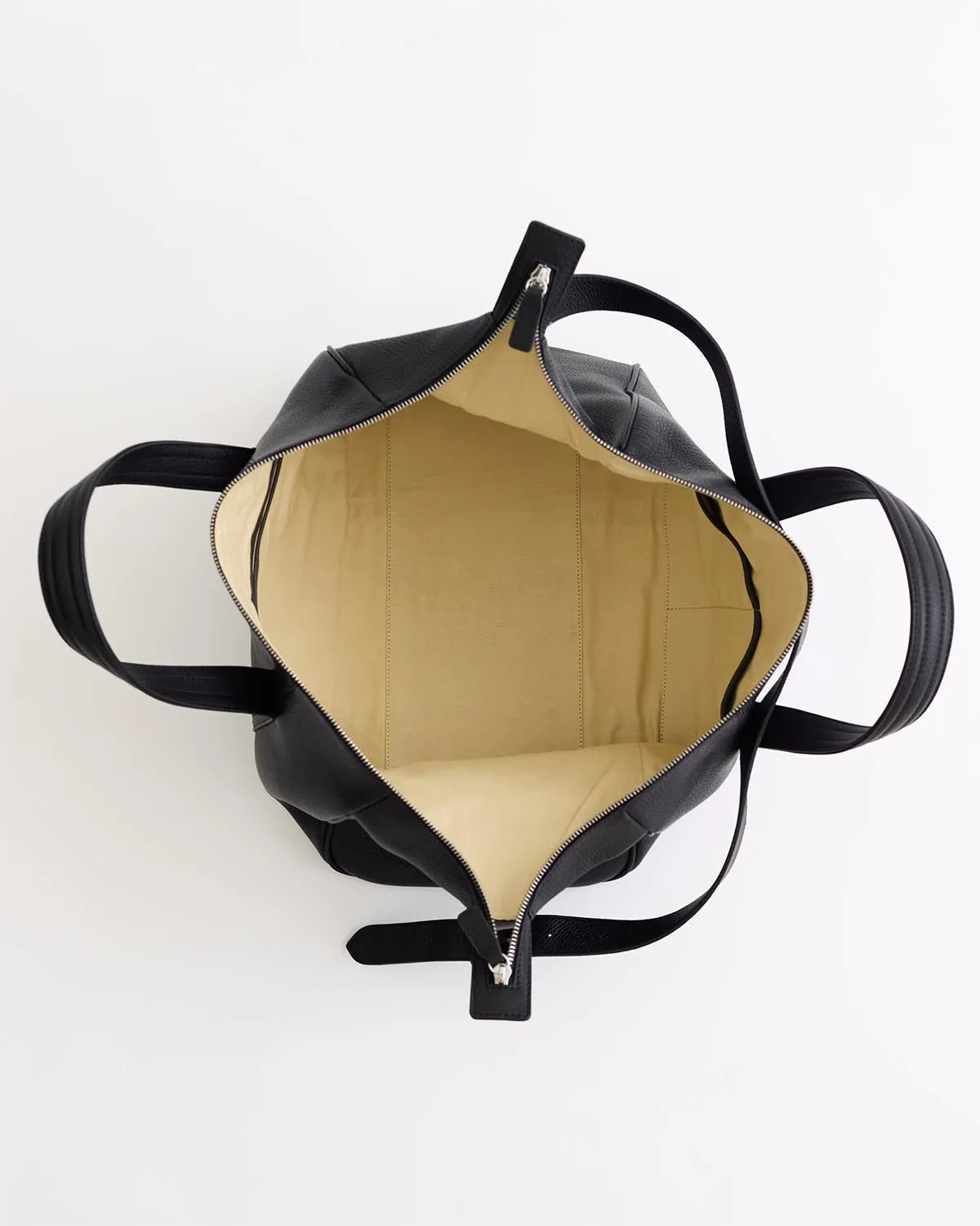 Aries Duffle Bag: Black