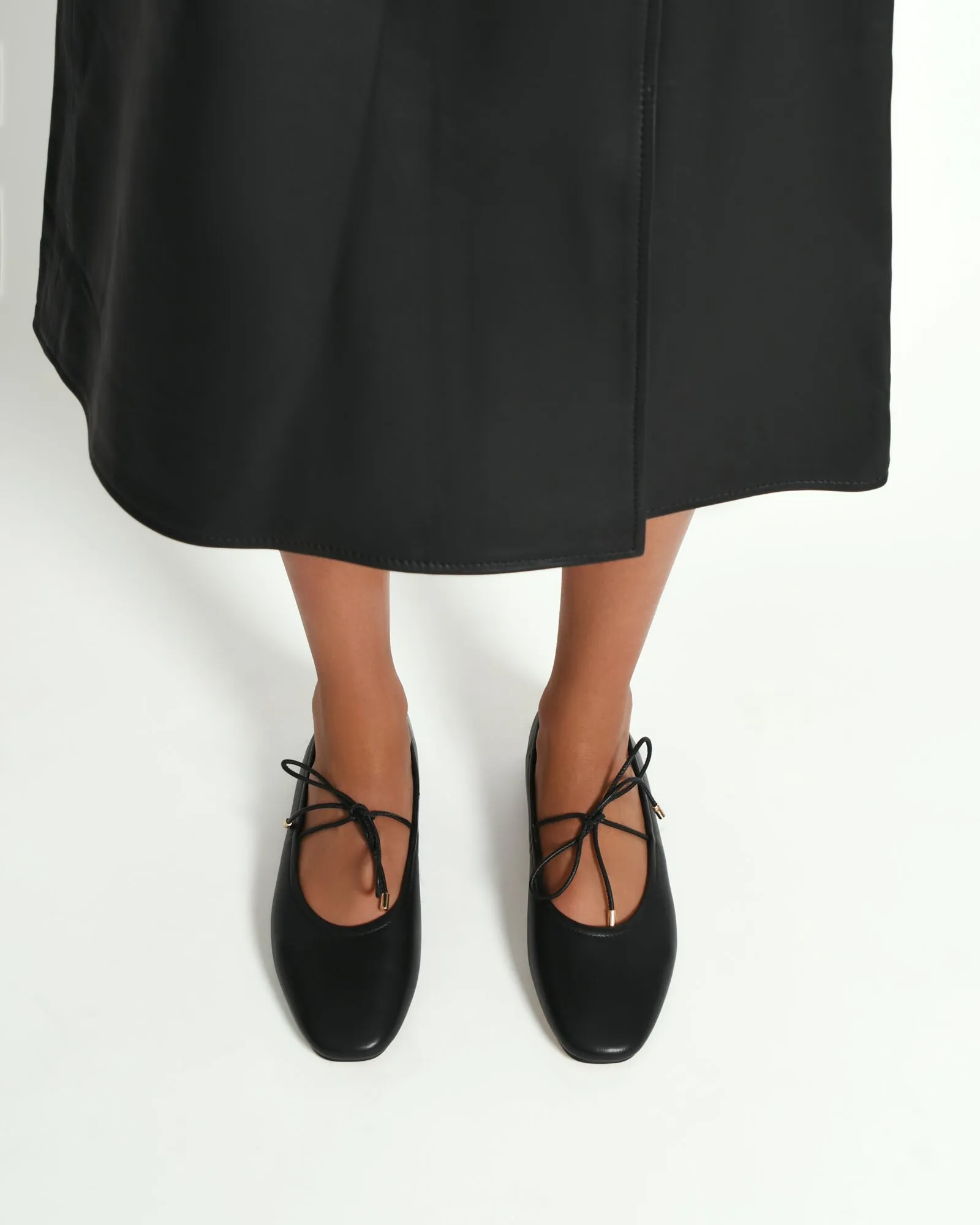 PETAL CASUAL FLATS BLACK LEATHER